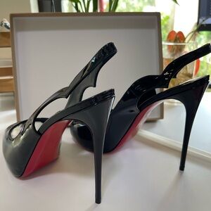 Christian Louboutin Hot Chick Sling Alta scallop patent heel pump